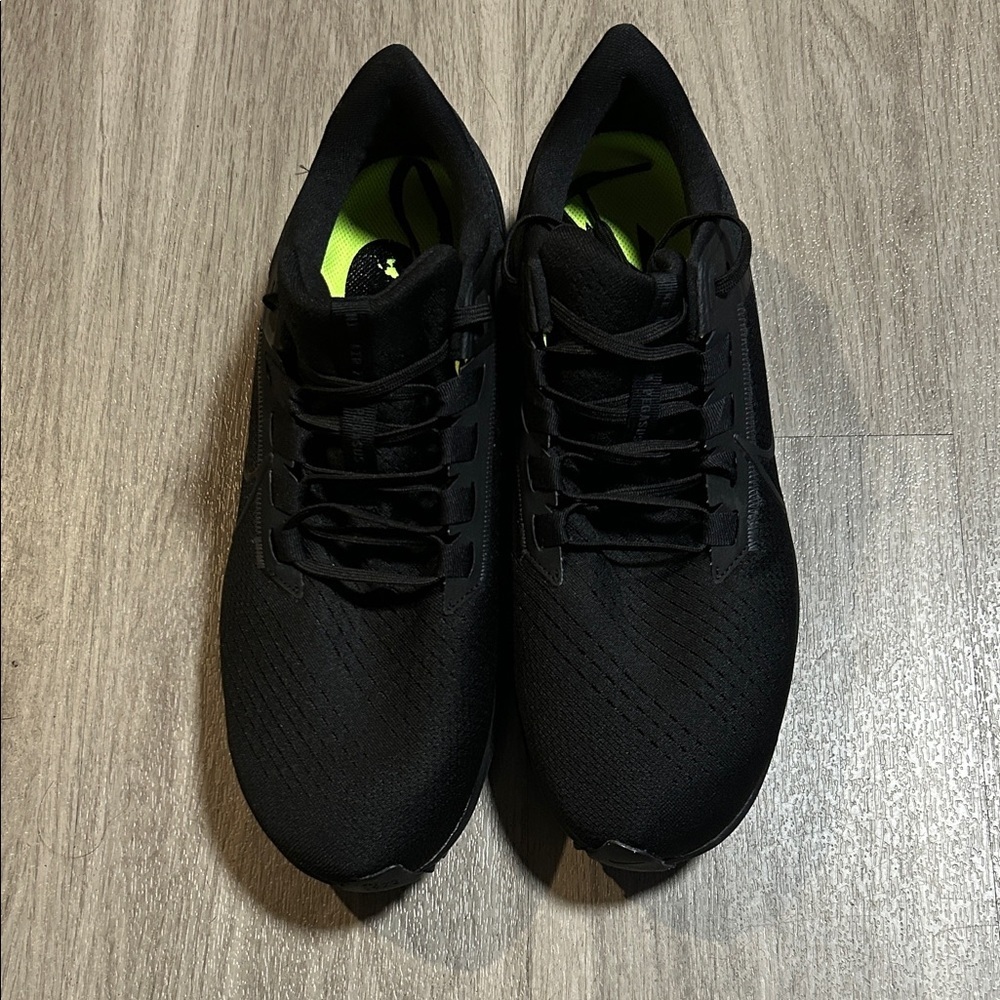 Nike Air Zoom Pegasus 38 Black Athletic Shoes - Picture 2 of 10